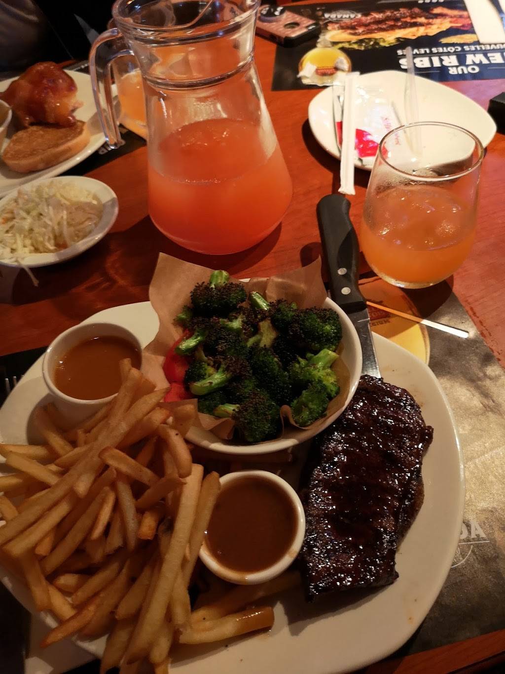 Rôtisserie St-Hubert | restaurant | 111 Rue de la Visitation, Saint-Charles-Borromée, QC J6E 4N4, Canada | 4507594419 OR +1 450-759-4419