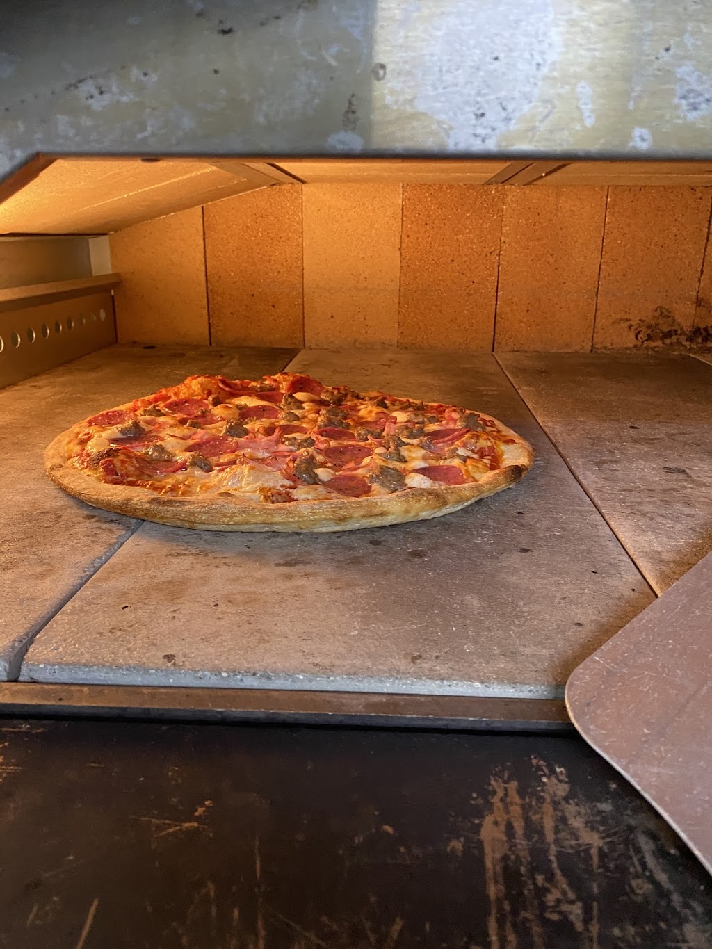 Cave City Pizza | restaurant | 210 Broadway St, Cave City, KY 42127, USA | 2707730484 OR +1 270-773-0484