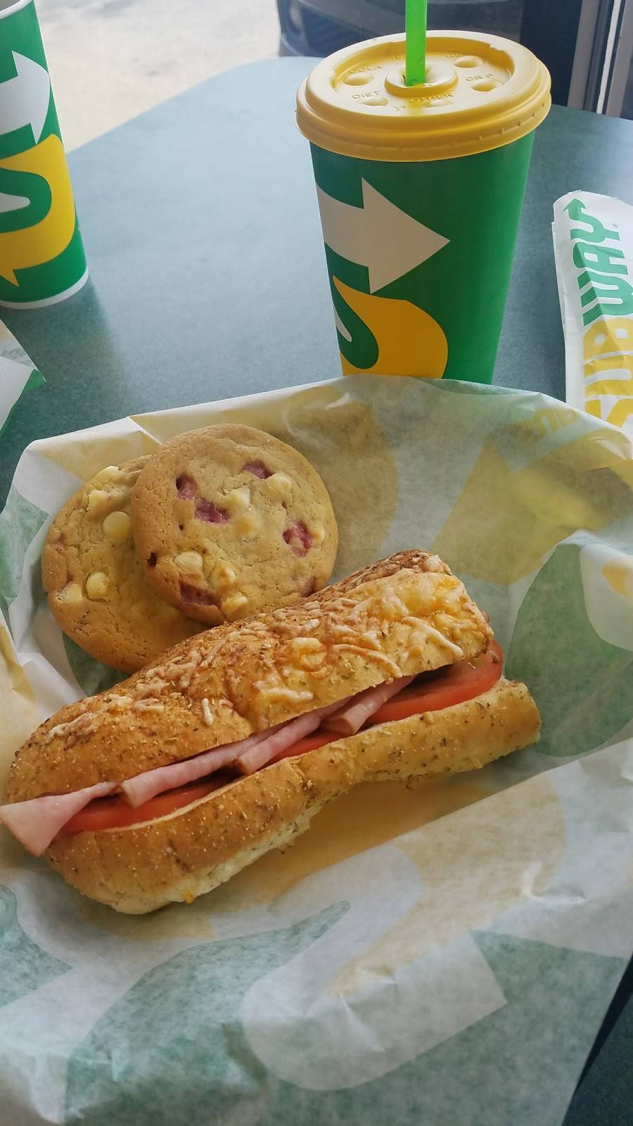 Subway Restaurants | restaurant | 2001 Avenue L, Fort Madison, IA 52627, USA | 3193726813 OR +1 319-372-6813