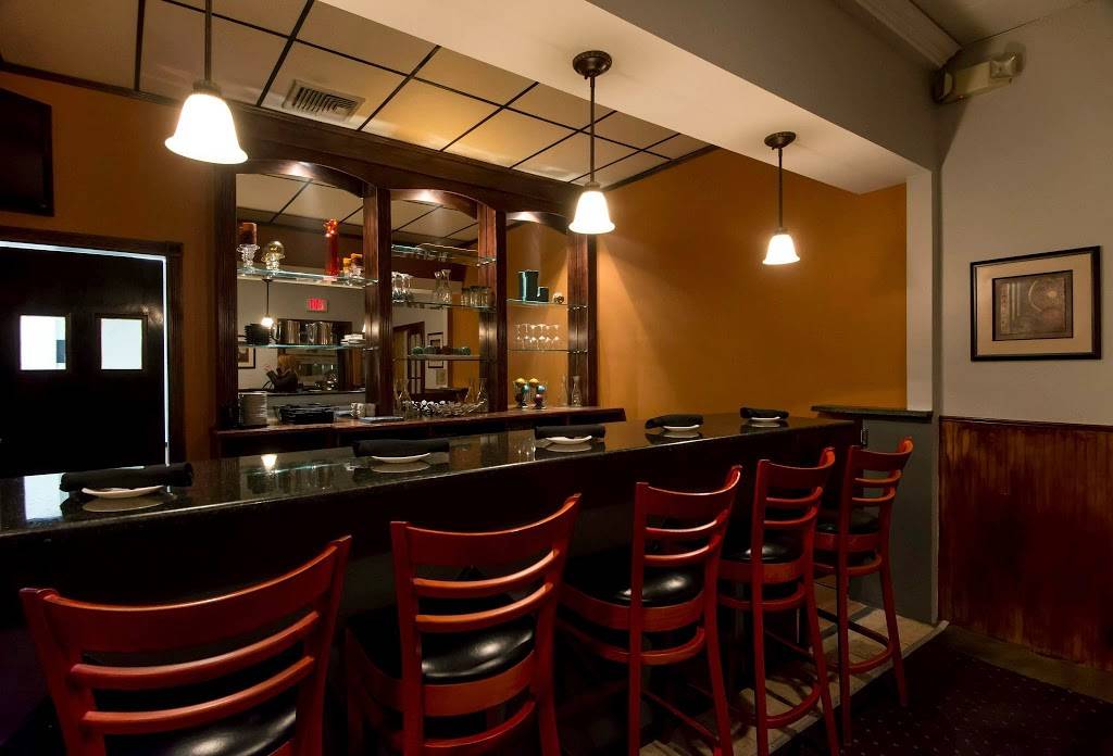 Lolas Bistro & Grill | restaurant | 161 Woodford Ave, Plainville, CT 06062, USA | 8603515459 OR +1 860-351-5459