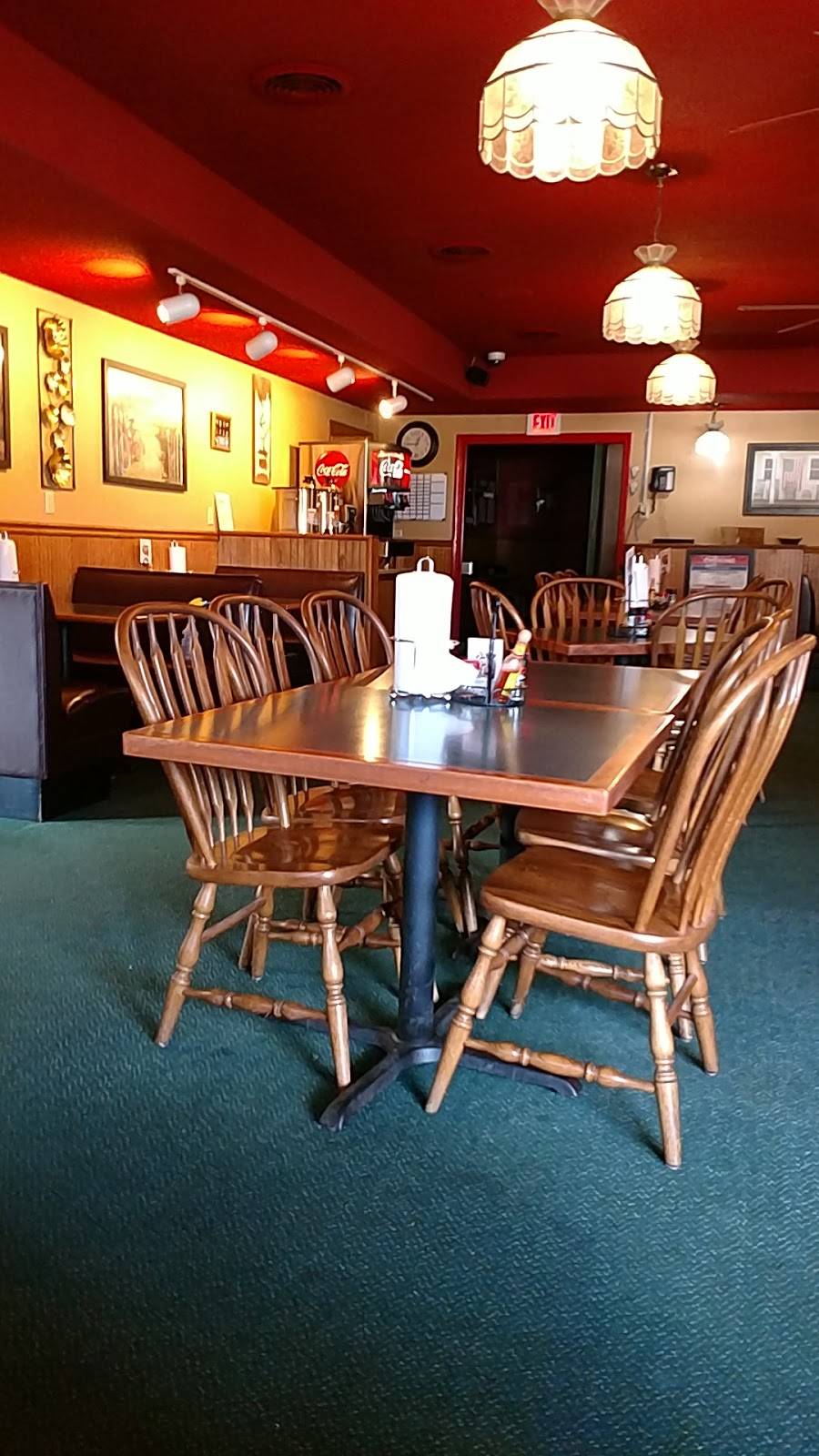 Monicals Pizza | restaurant | 102 N Sycamore St, Villa Grove, IL 61956, USA | 2178322361 OR +1 217-832-2361