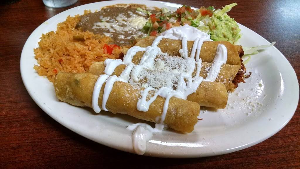 El Paisano | restaurant | 100 N Glenview Dr, Carbondale, IL 62901, USA | 6183518159 OR +1 618-351-8159