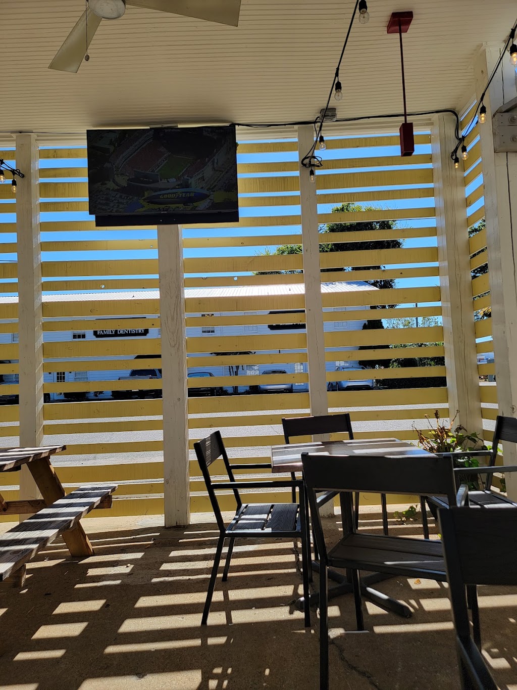 Slice Pizza and Brew | restaurant | 1105 Ashville Rd, Montevallo, AL 35115, USA | 2054768346 OR +1 205-476-8346