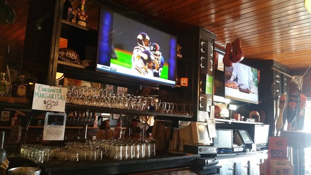 Coachs Corner | restaurant | 191 Park Ave, Massena, NY 13662, USA | 3157692127 OR +1 315-769-2127