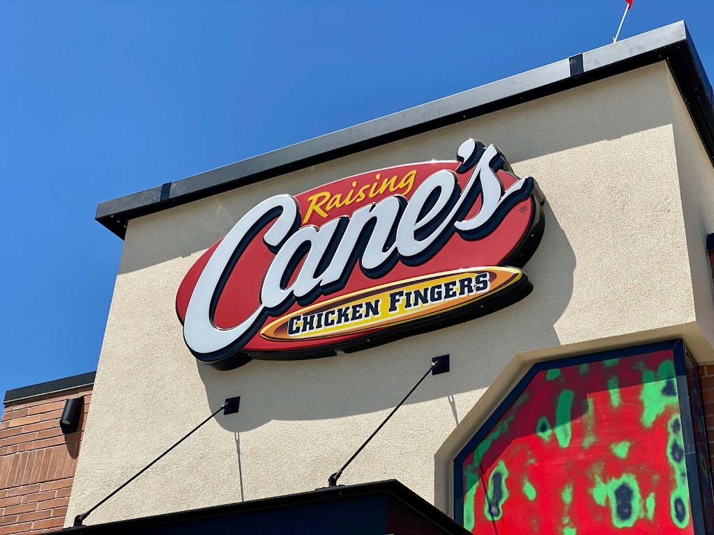 Raising Canes Chicken Fingers | meal takeaway | 1311 E Yosemite Ave, Manteca, CA 95336, USA | 2098230078 OR +1 209-823-0078