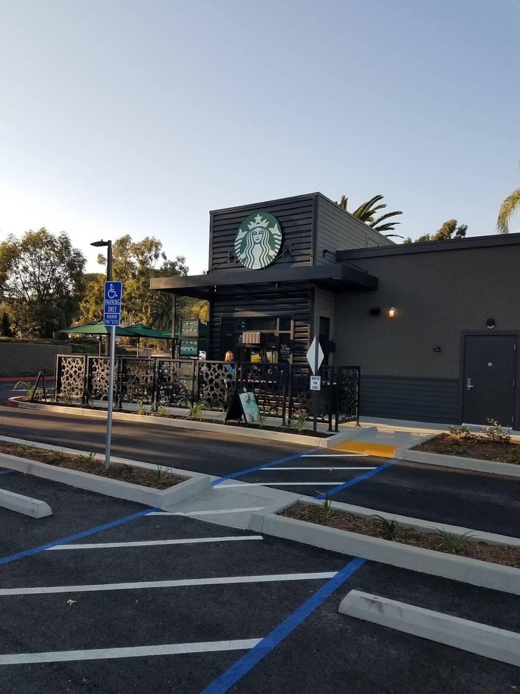 Starbucks | cafe | 24281 Moulton Pkwy, Laguna Woods, CA 92637, USA | 9493060678 OR +1 949-306-0678