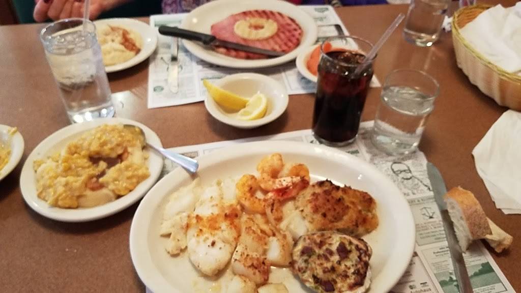 Deluxe Restaurant | restaurant | 2295 Lancaster Pike, Shillington, PA 19607, USA | 6107752577 OR +1 610-775-2577