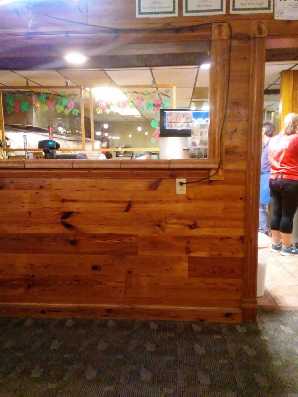 Napoli Pizza & Italian Restaurant | restaurant | 331 E Main St, Murfreesboro, NC 27855, USA | 2523983687 OR +1 252-398-3687