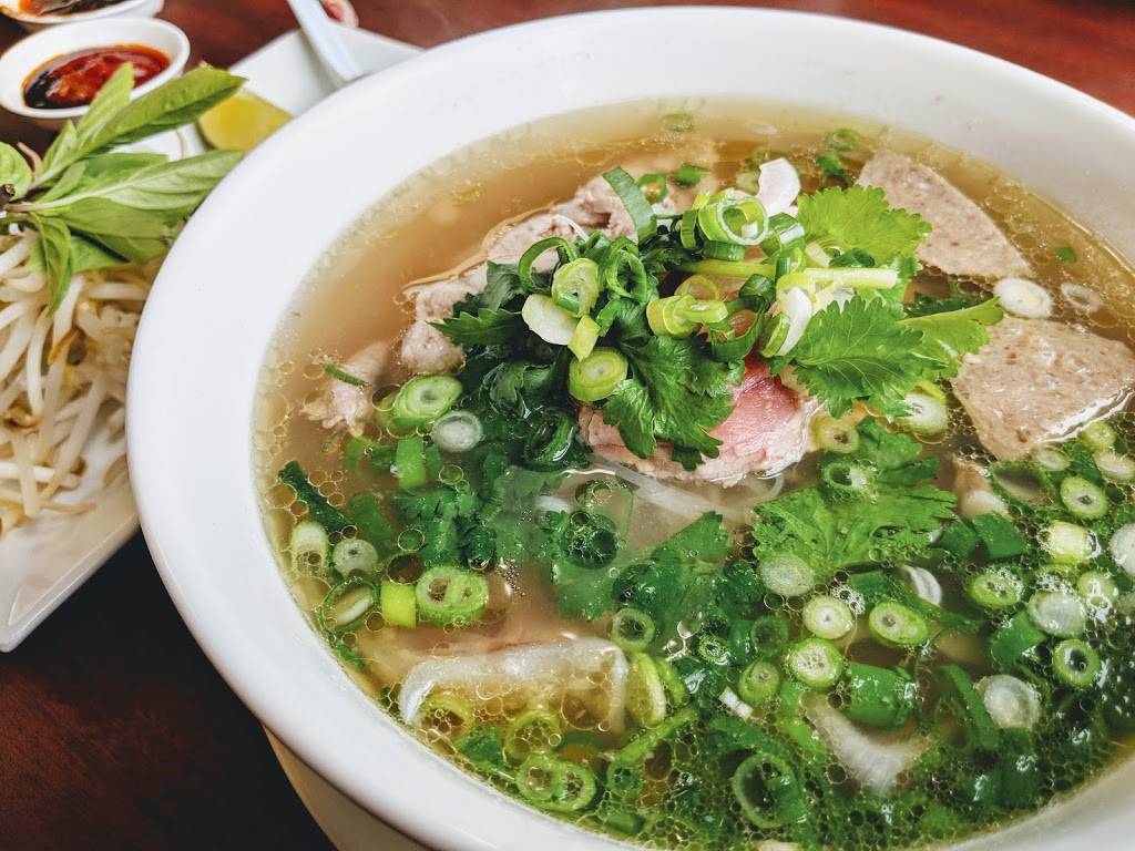 Pho U & Mi | restaurant | 1451 3rd Ave, Huntington, WV 25701, USA | 6818885338 OR +1 681-888-5338