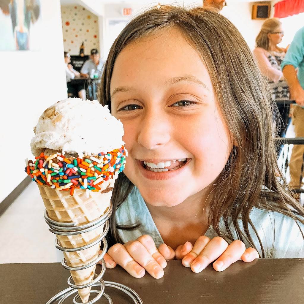Cave City Creamery | restaurant | 201 Hubbard Ln, Cave City, KY 42127, USA | 2705478312 OR +1 270-547-8312