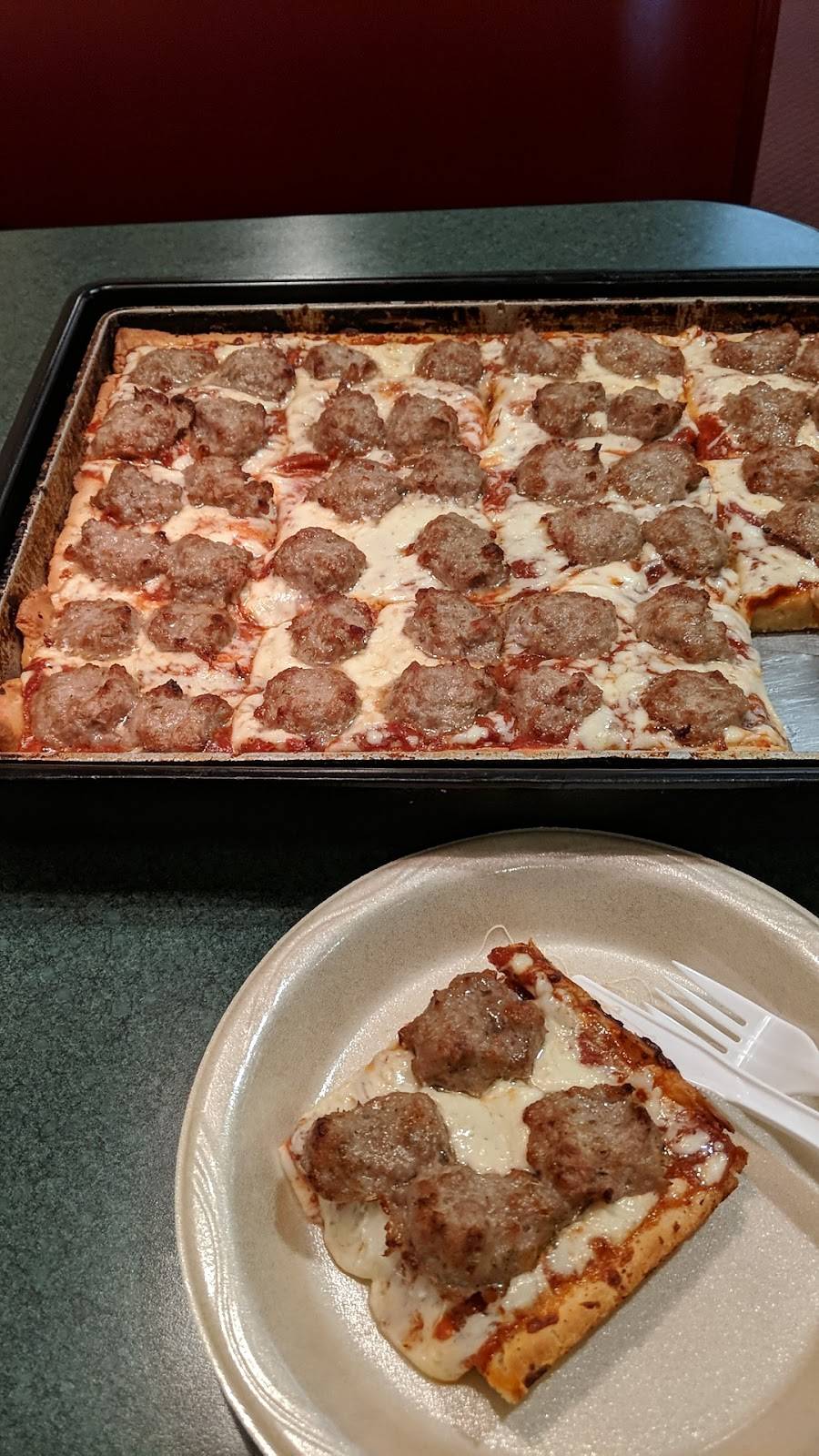 Rocky Rococo Pizza and Pasta | restaurant | 135 Division St N, Stevens Point, WI 54481, USA | 7153428885 OR +1 715-342-8885