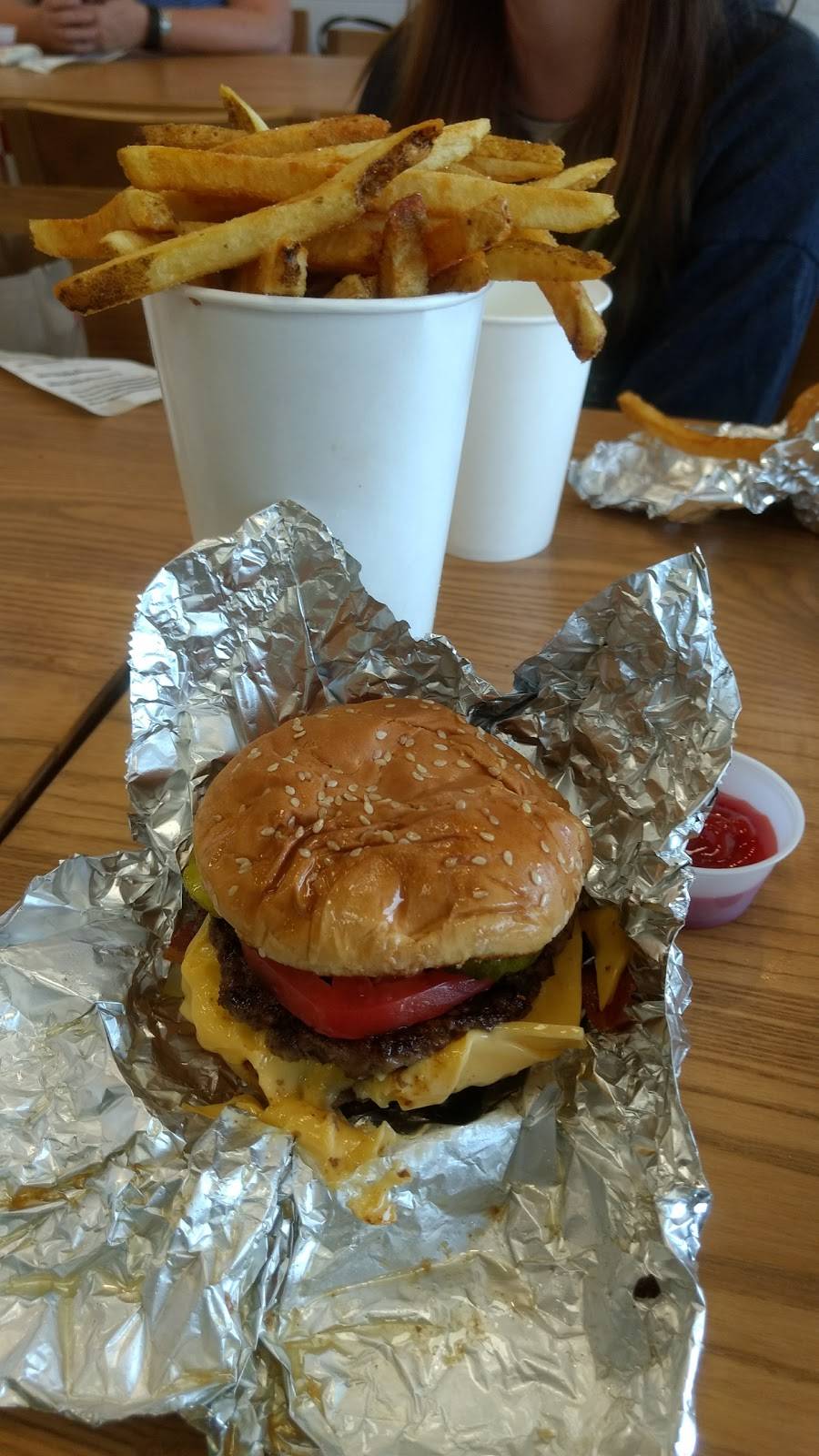 Five Guys | meal takeaway | 255 W Main St, Avon, CT 06001, USA | 8604099100 OR +1 860-409-9100