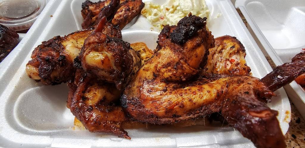 Hwy 67 BBQ | restaurant | 1752 N New Florissant Rd, Florissant, MO 63033, USA | 3144552999 OR +1 314-455-2999