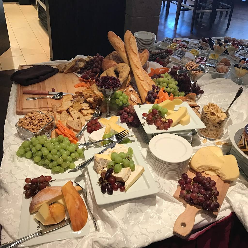 La Piazza | restaurant | 2440 Autoroute des Laurentides, Laval, QC H7T 1X5, Canada | 4506872440 OR +1 450-687-2440
