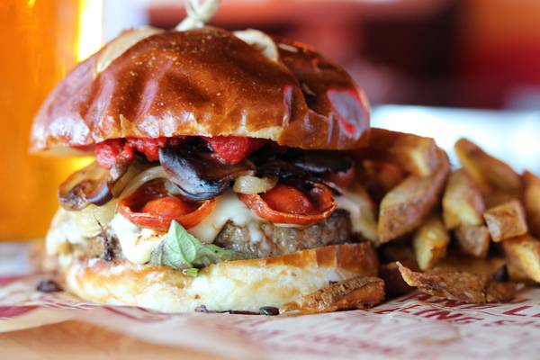Bagger Daves - Fort Wayne | restaurant | 2886 E Dupont Rd, Fort Wayne, IN 46825, USA | 2604982082 OR +1 260-498-2082