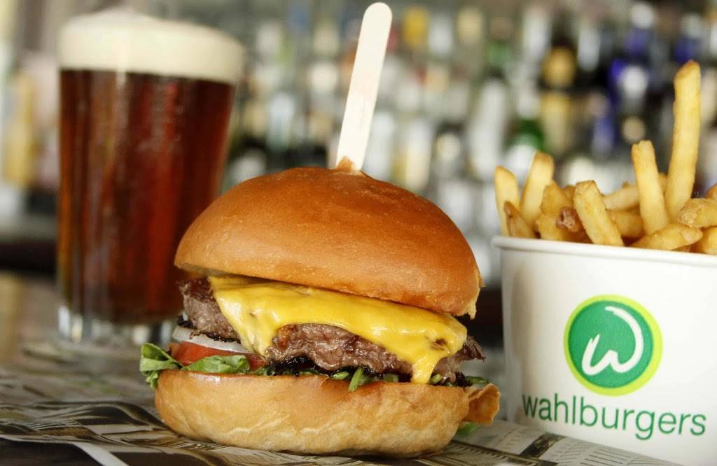 Wahlburgers | restaurant | 5065 Main St, Trumbull, CT 06611, USA | 2033715386 OR +1 203-371-5386