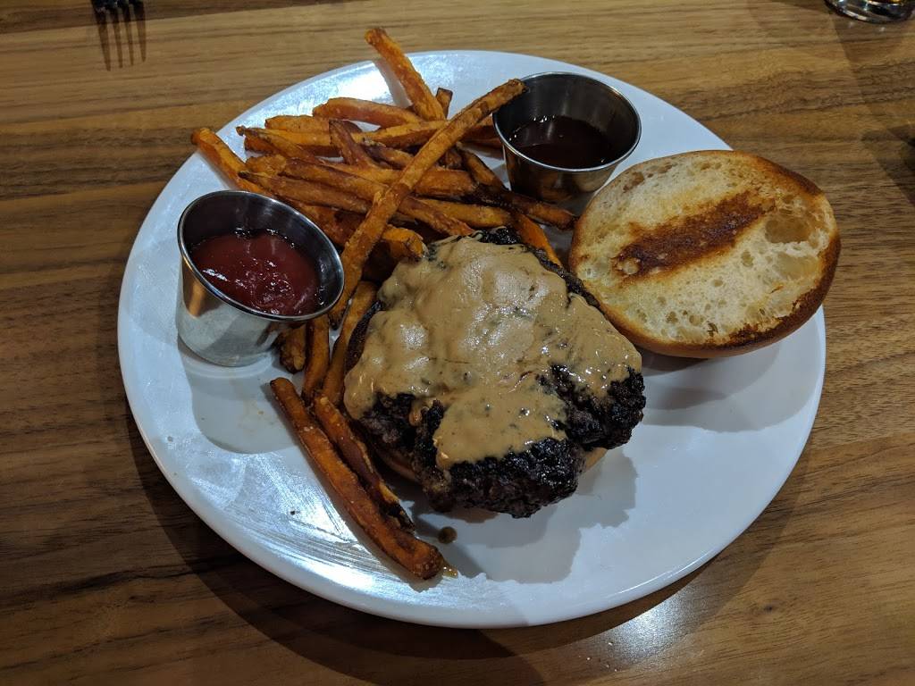 Hy-Vee Market Grille Express | restaurant | 301 NE Rice Rd, Lees Summit, MO 64086, USA | 8163473526 OR +1 816-347-3526