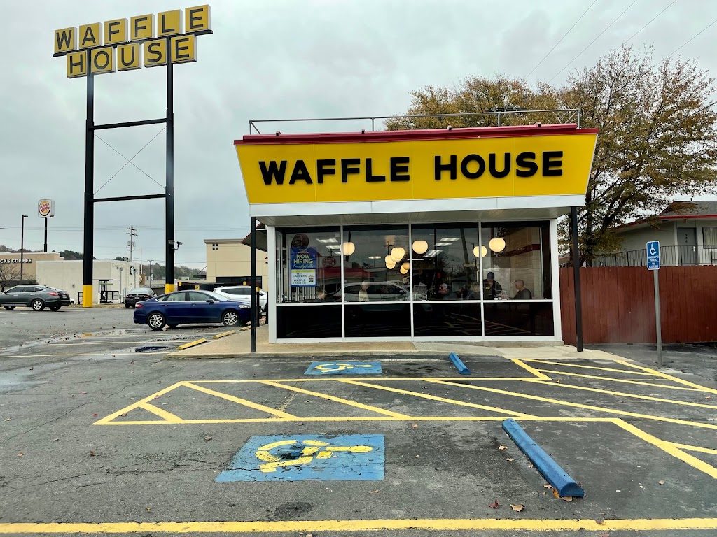 Waffle House 990 HWY 65 N, Conway, AR 72032, USA