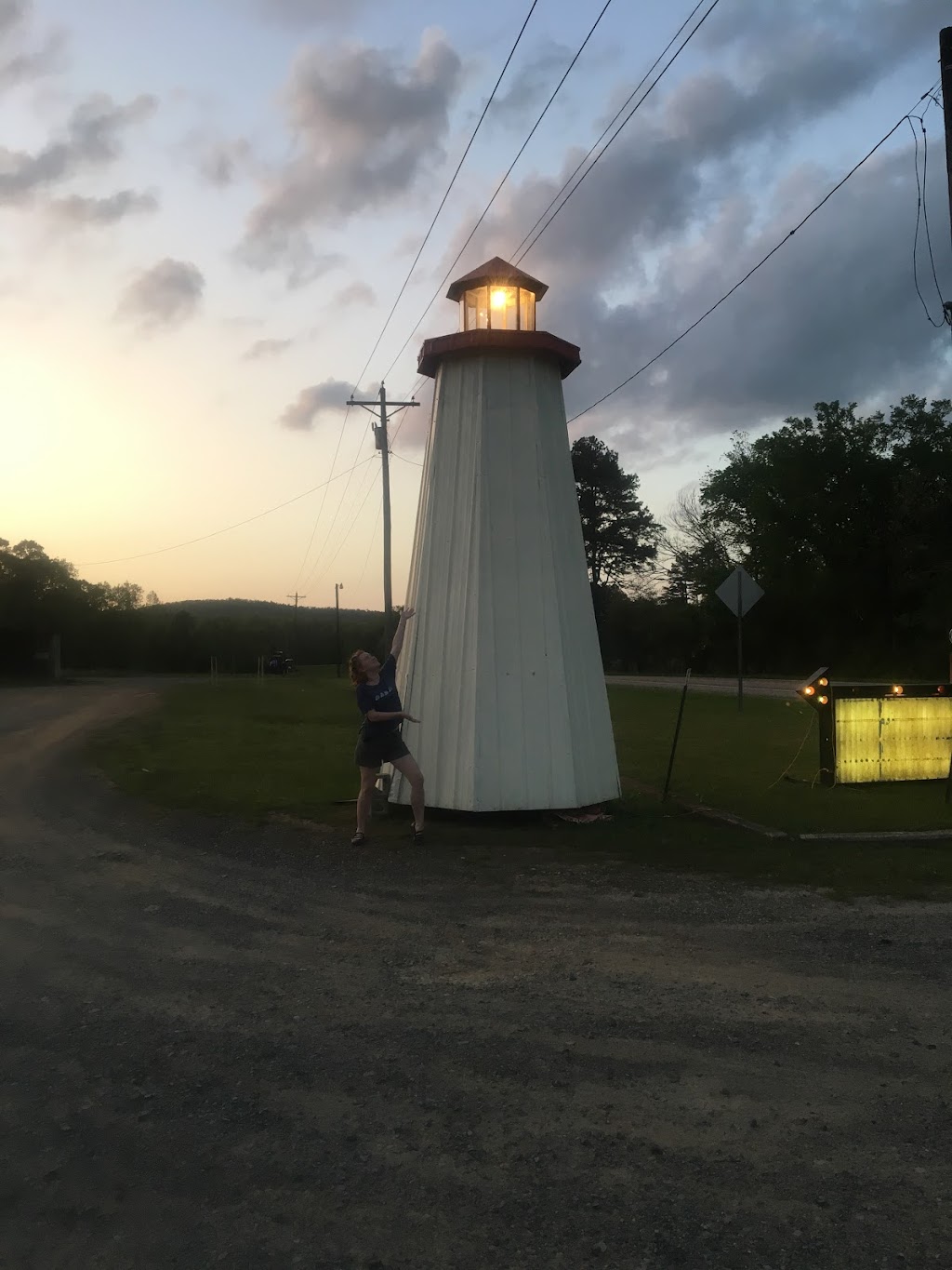 Lighthouse Drive In | restaurant | 7176 US-71, Wickes, AR 71973, USA | 8703857972 OR +1 870-385-7972