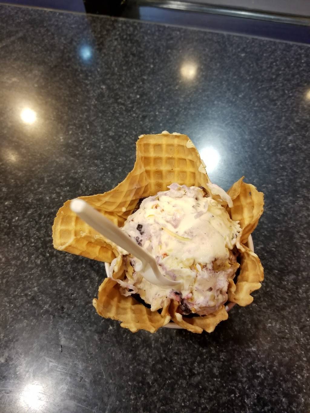 Cold Stone Creamery | bakery | 2323 Black Rock Turnpike, Fairfield, CT 06825, USA | 2033714111 OR +1 203-371-4111