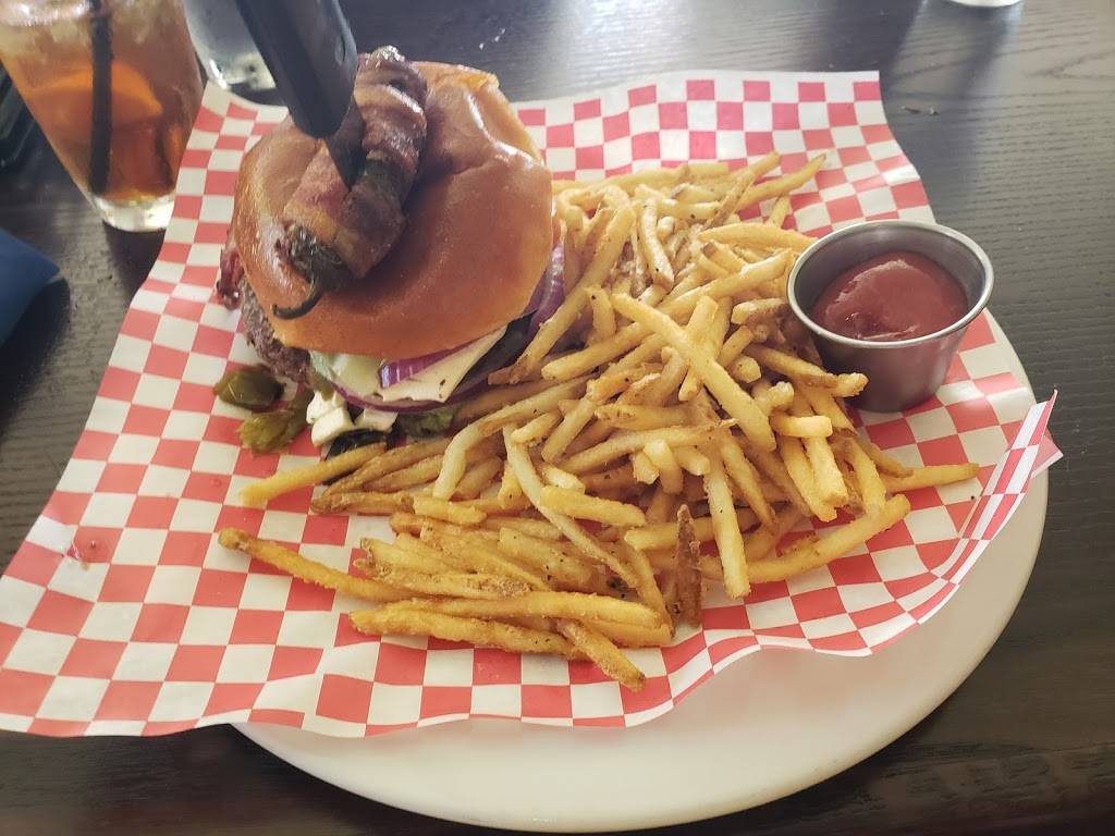 Boathouse Bar and Grill | restaurant | 5401 Marina Dr, Athens, TX 75752, USA | 9036752628 OR +1 903-675-2628
