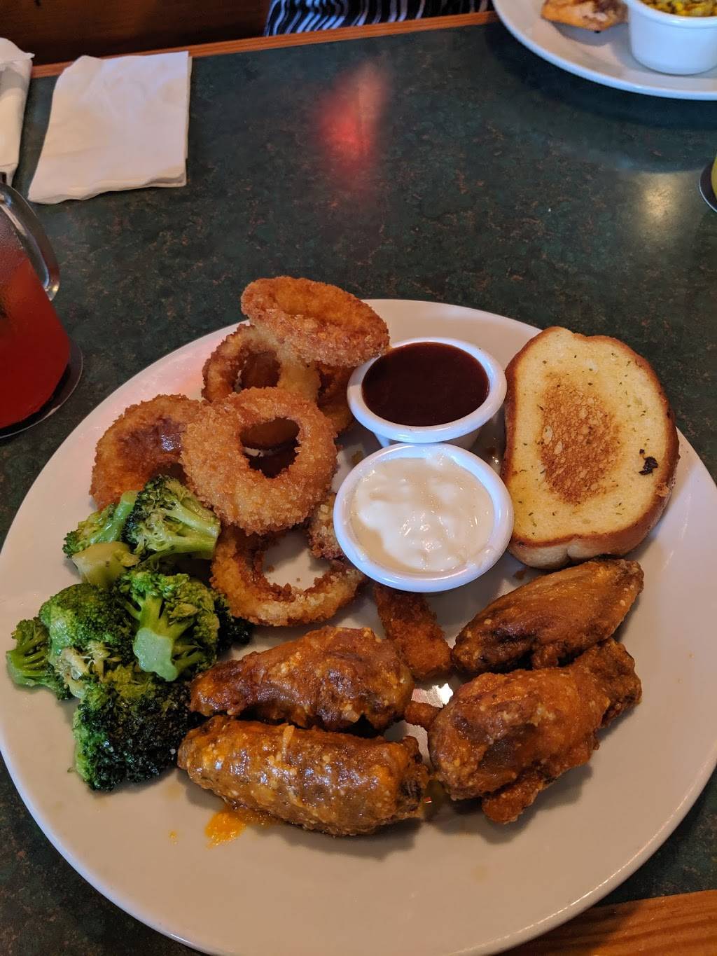Smokey Bones Bar & Fire Grill | meal takeaway | 301 Technology Center Dr, Stoughton, MA 02072, USA | 7812975225 OR +1 781-297-5225