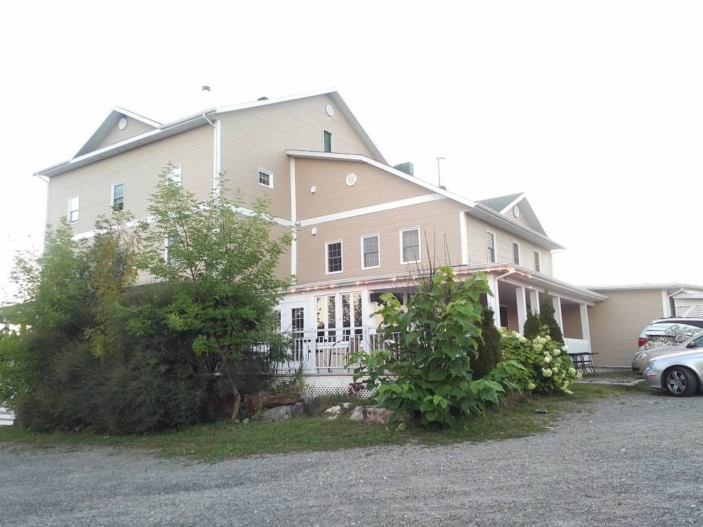 Auberge Mi-Chemin | restaurant | 32 Rue de Broughton Station, Saint-Pierre-de-Broughton, QC G0N 1T0, Canada | 4184272267 OR +1 418-427-2267