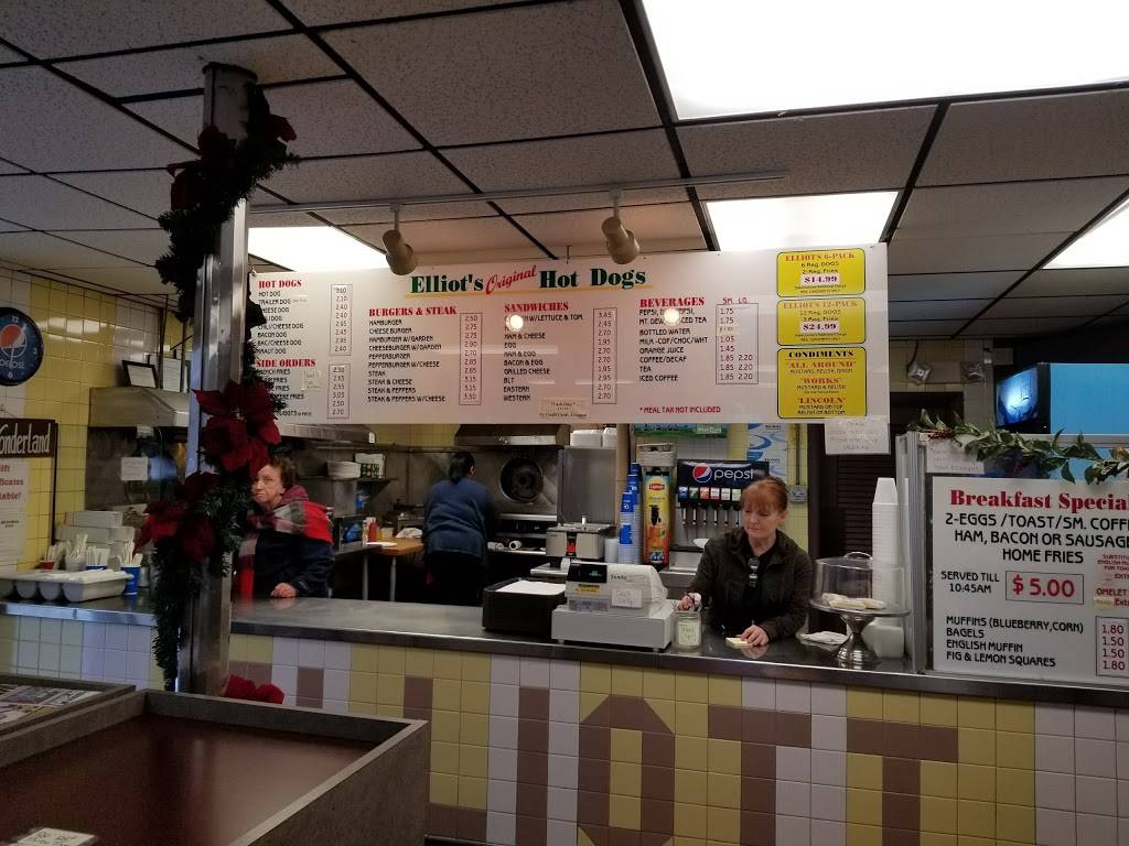 Elliot's Hot Dogs - Restaurant | 37 Elliott St, Lowell, MA 01852, USA