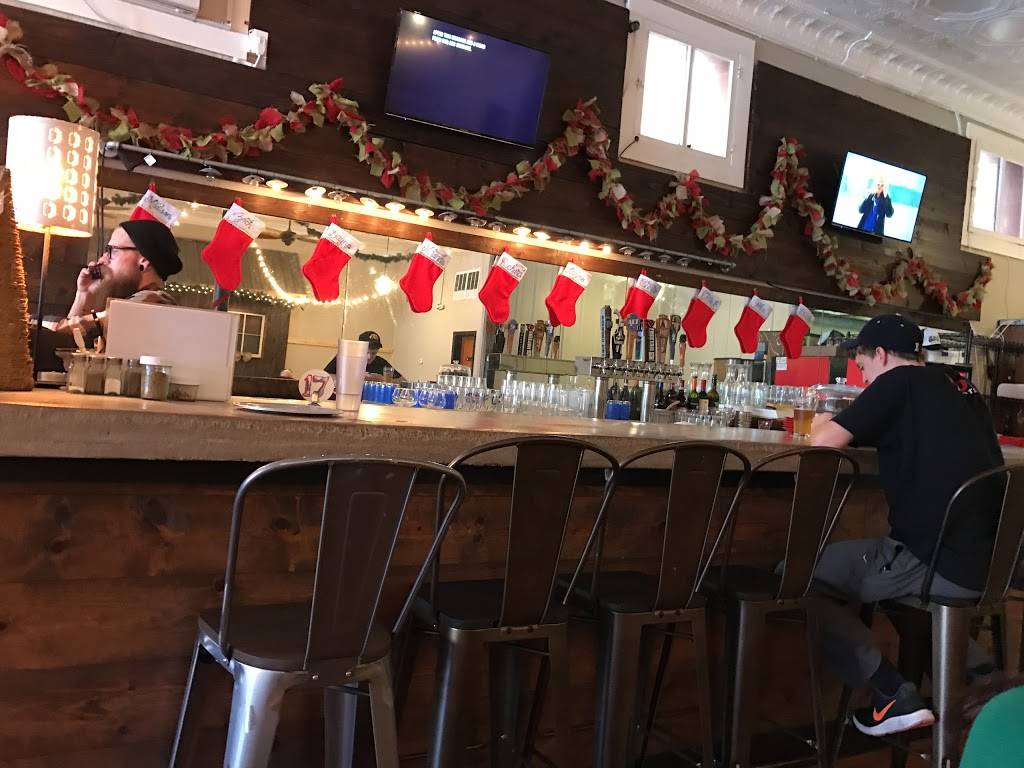 Loop & Lils Pizza | restaurant | 107 N Main St, Lockhart, TX 78644, USA | 5126683108 OR +1 512-668-3108