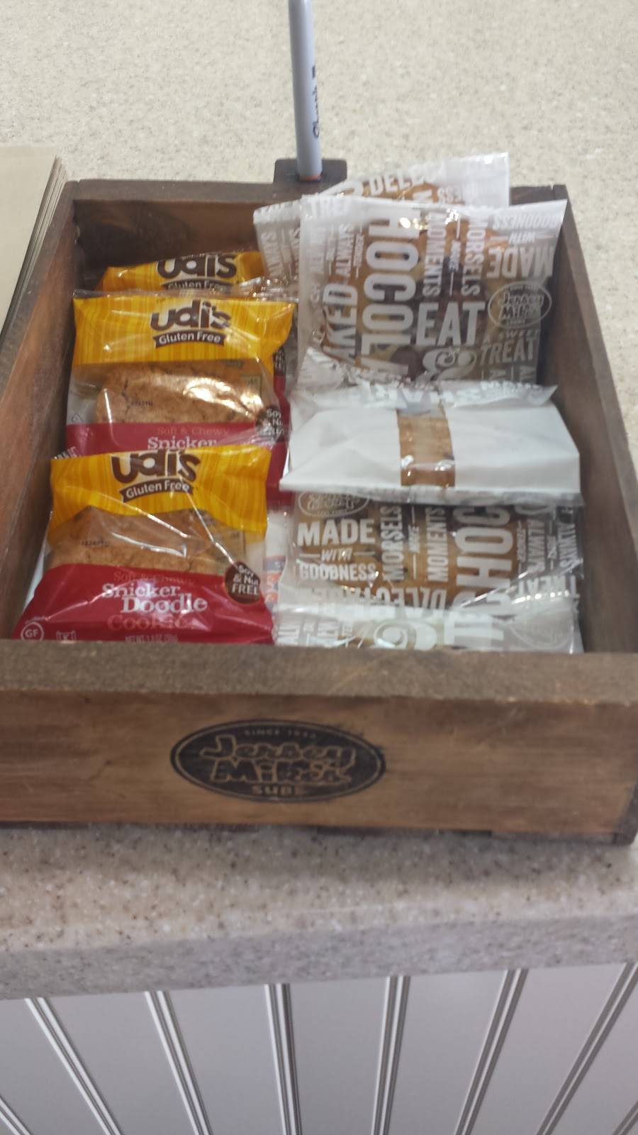 Jersey Mikes Subs | meal takeaway | 5776 N Blackstone Ave, Fresno, CA 93710, USA | 5594327000 OR +1 559-432-7000