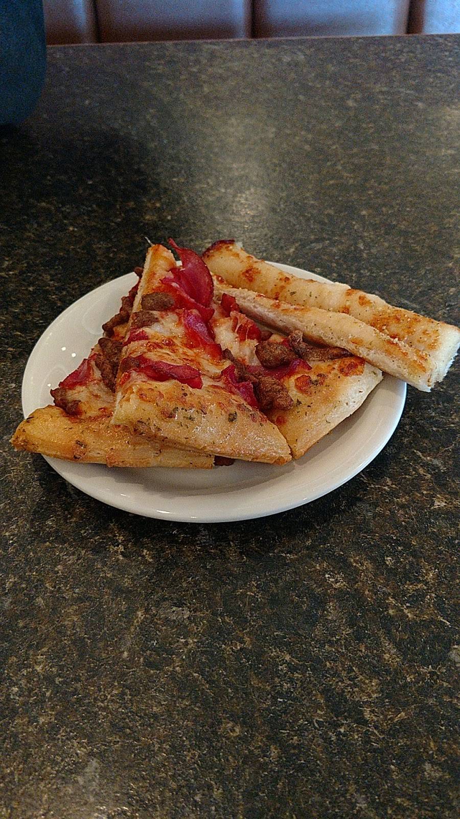 Pizza Hut Meal delivery 729 N Main St, El Dorado, KS 67042, USA