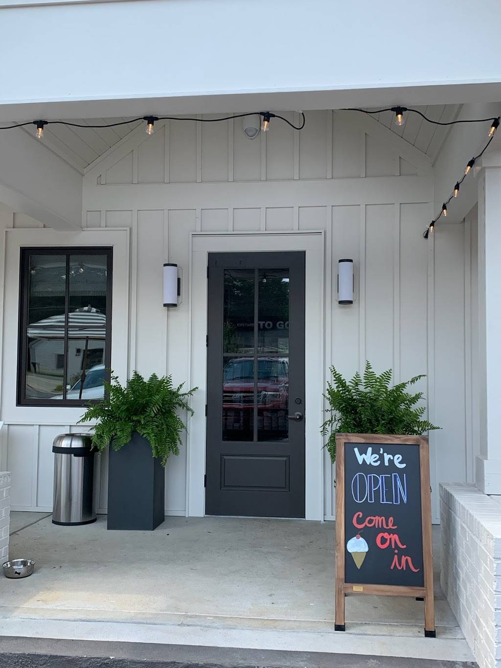Whits Frozen Custard | restaurant | 89 Temple Ave, Newnan, GA 30263, USA | 6782988009 OR +1 678-298-8009