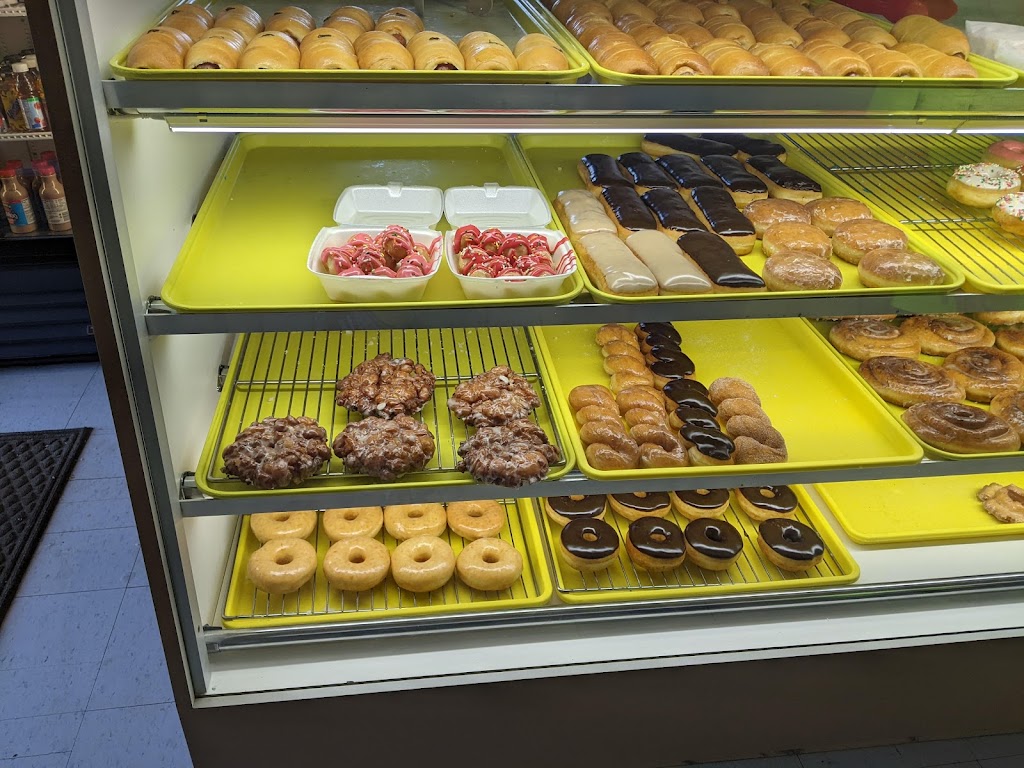 Jack In Jill Donuts - Restaurant | 1107 12th St, Shallowater, TX 79363, USA