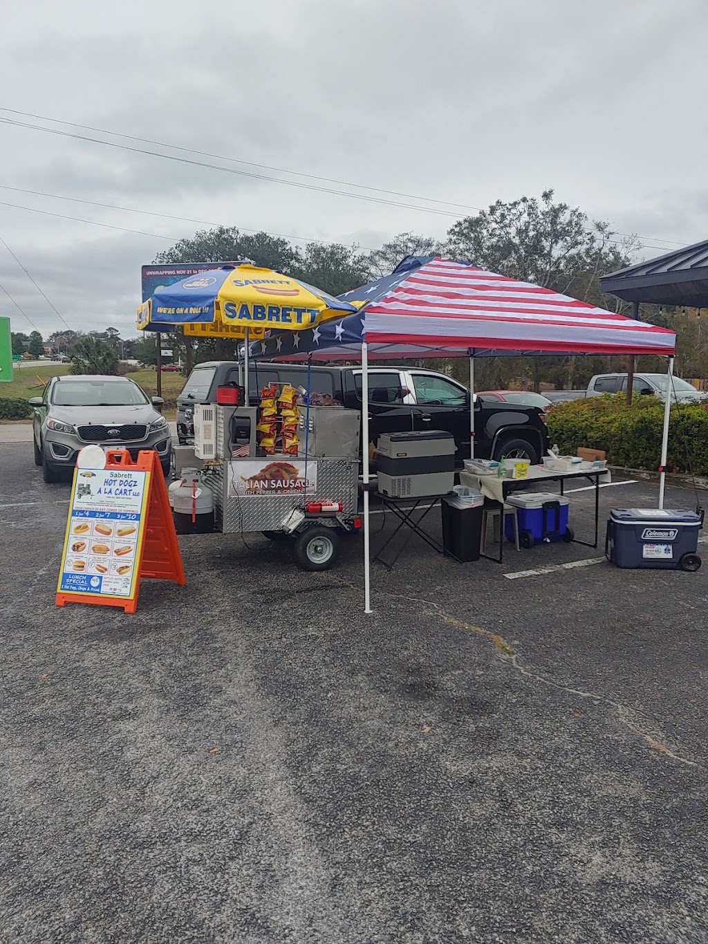 Hot dogz a la cart | meal takeaway | 687 Hwy 17, Little River, SC 29566, USA | 8432463467 OR +1 843-246-3467