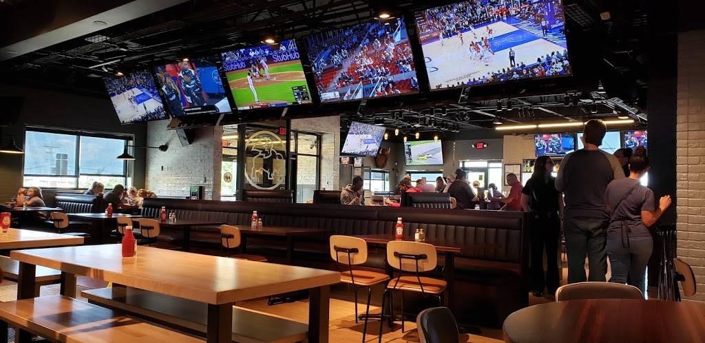 Buffalo Wild Wings | meal takeaway | 2545 Scottsville Rd, Bowling Green, KY 42104, USA | 2707469123 OR +1 270-746-9123