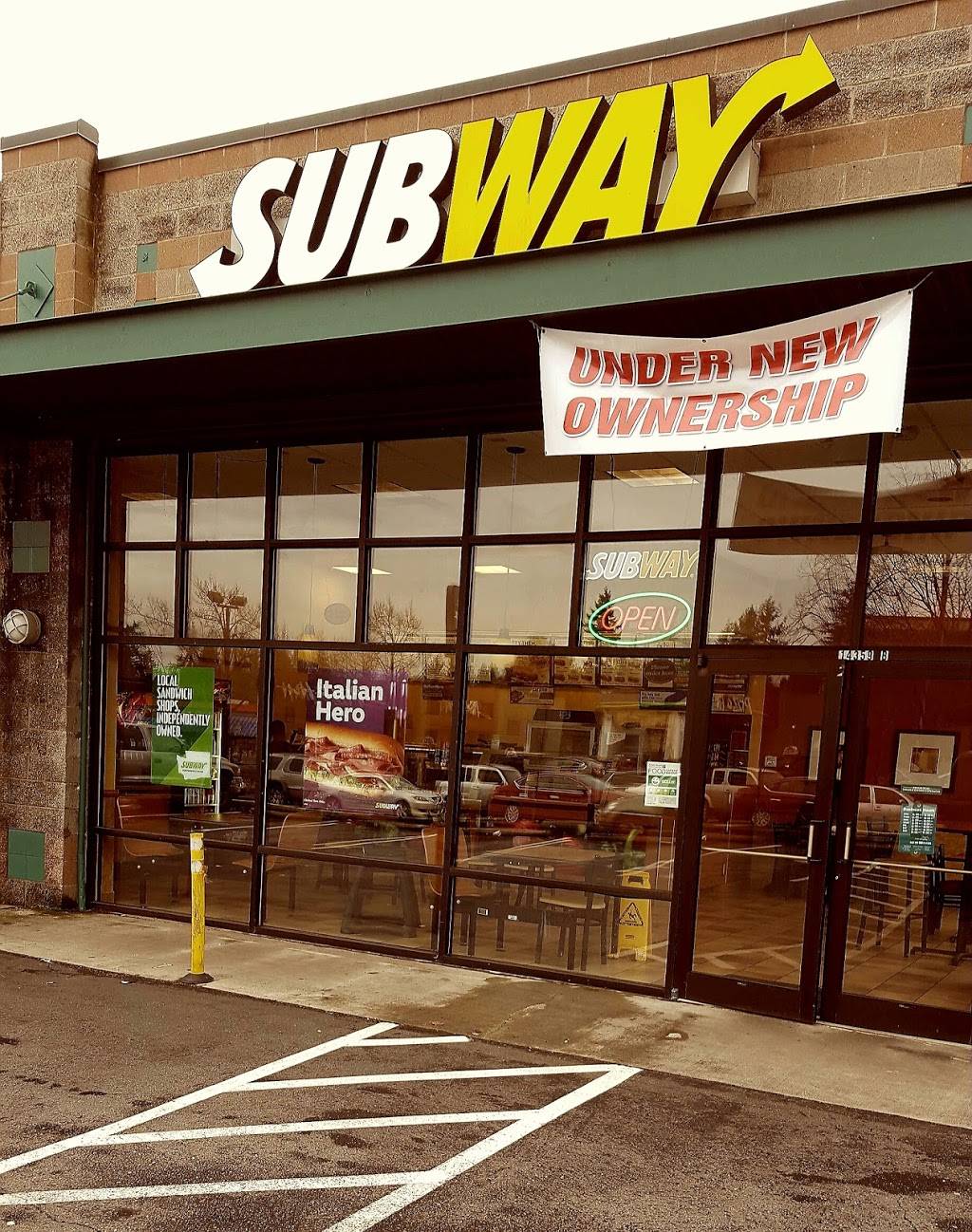 Subway | meal takeaway | 14359 15th Ave NE, Seattle, WA 98125, USA | 2063640827 OR +1 206-364-0827