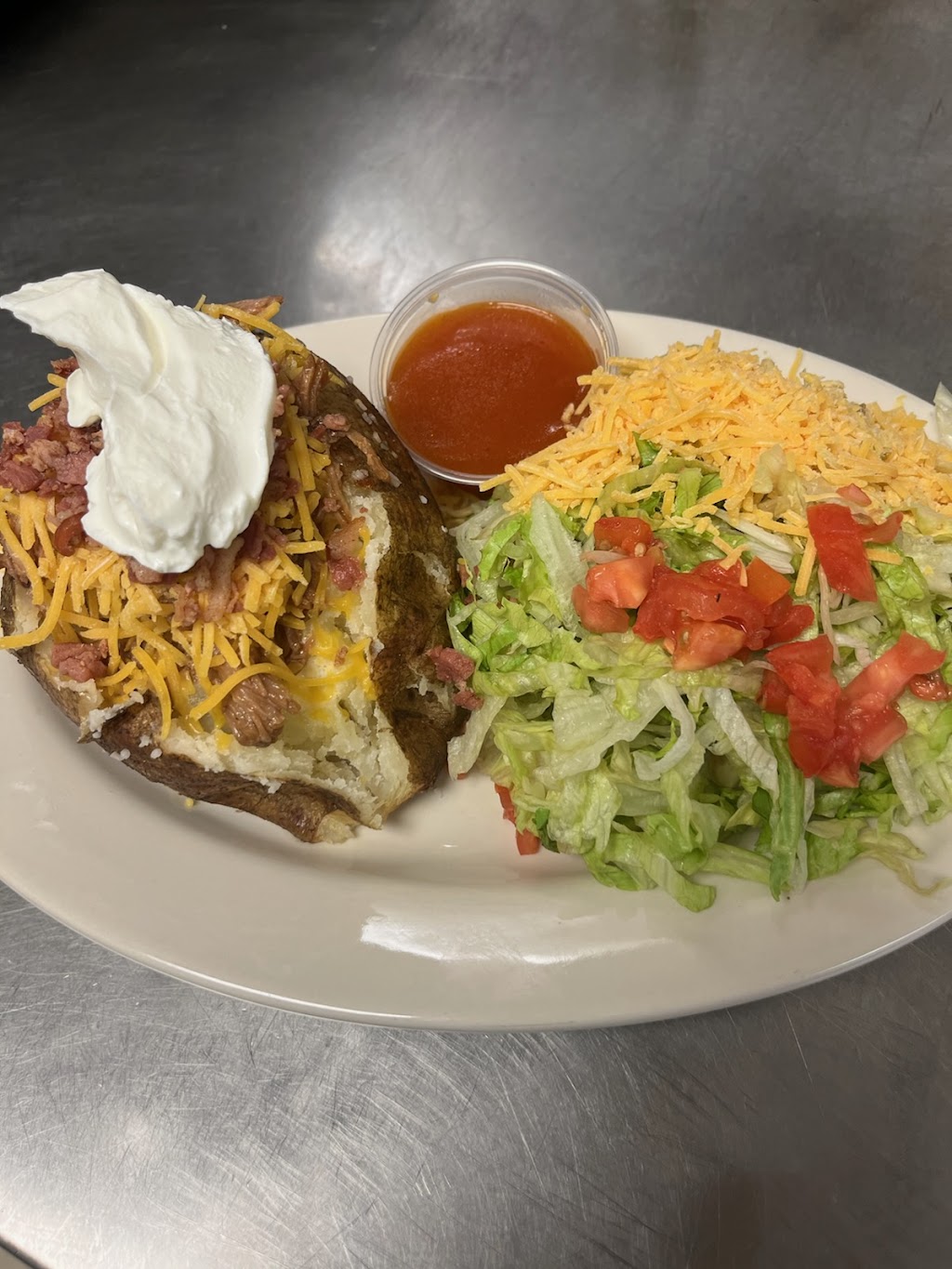 Halker’s Bar & Grill | restaurant | 209 W Sycamore St, Columbus Grove, OH 45830, USA | 4196592036 OR +1 419-659-2036