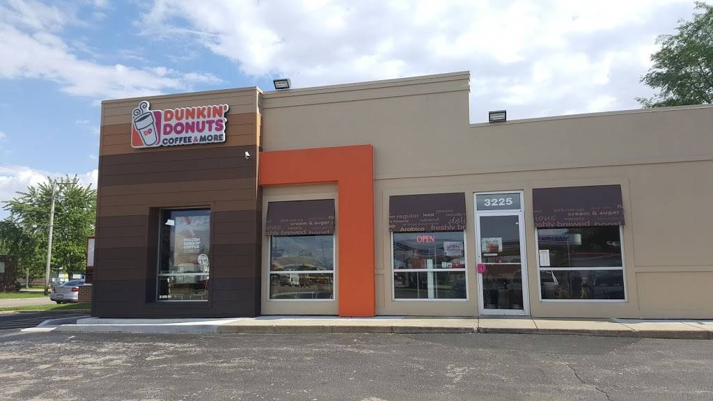 Dunkin | bakery | 3225 11th St, Rockford, IL 61109, USA | 8157088172 OR +1 815-708-8172