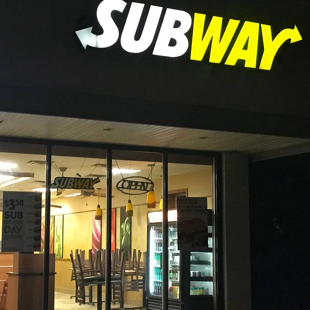 Subway | restaurant | 526 S Main St, Middletown, CT 06457, USA | 8603441838 OR +1 860-344-1838