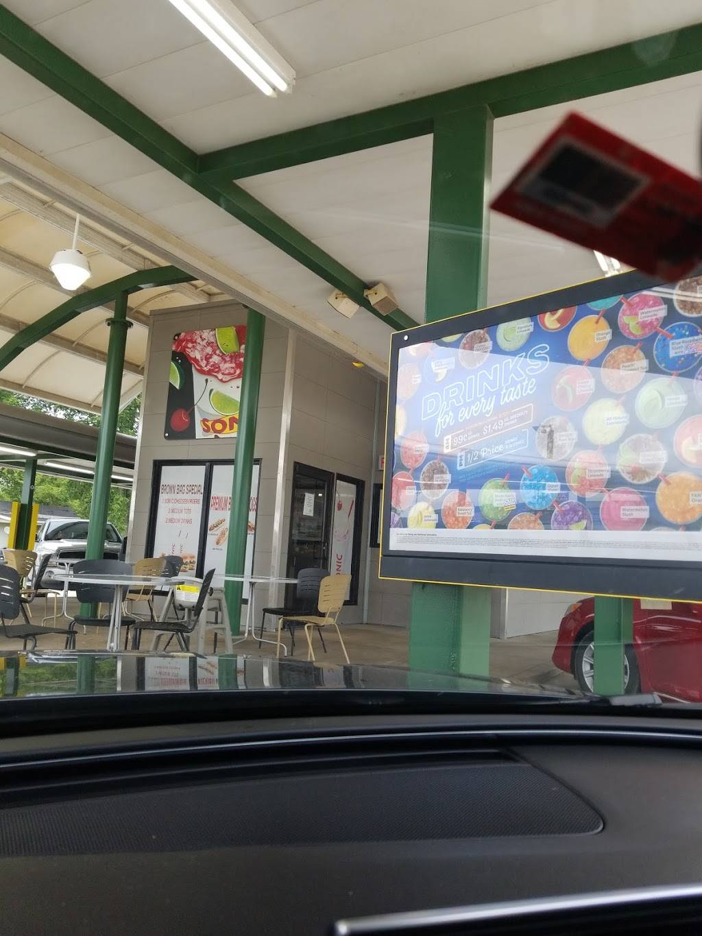 Sonic Drive-In | restaurant | 300 N State St, Knob Noster, MO 65336, USA | 6605634944 OR +1 660-563-4944