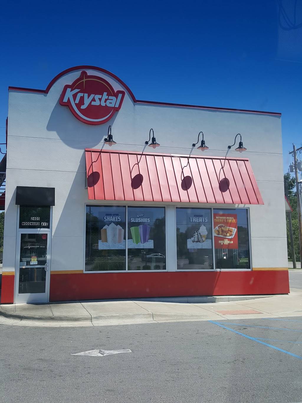 Krystal | meal takeaway | 2405 Woodward Ave, Muscle Shoals, AL 35661, USA | 2569785882 OR +1 256-978-5882