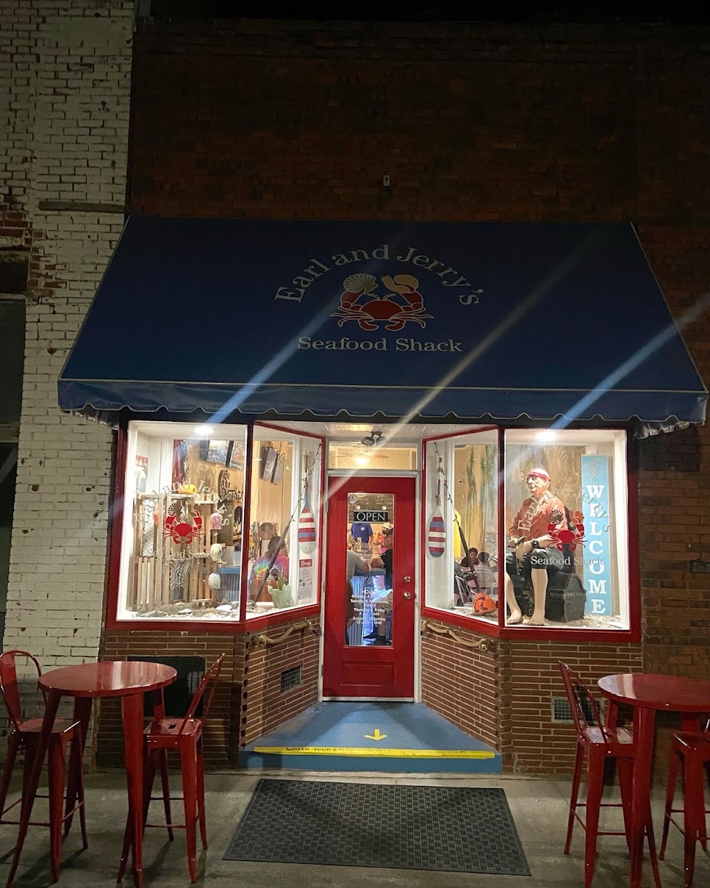 Earl And Jerrys Seafood Shack | restaurant | 111 W Roseboro St, Roseboro, NC 28382, USA | 9108381024 OR +1 910-838-1024