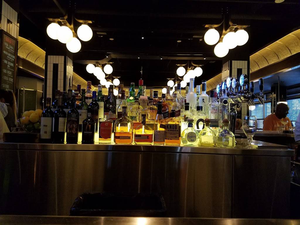 Cap City Fine Diner and Bar | restaurant | 6644 Riverside Dr, Dublin, OH 43017, USA | 6148897865 OR +1 614-889-7865