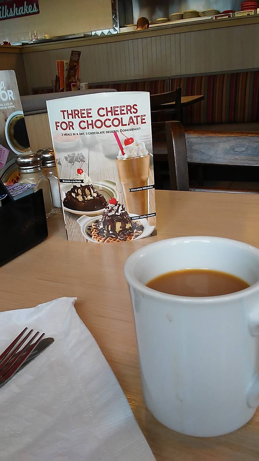 Huddle House | meal takeaway | 12475 IL-143, Highland, IL 62249, USA | 6186542250 OR +1 618-654-2250
