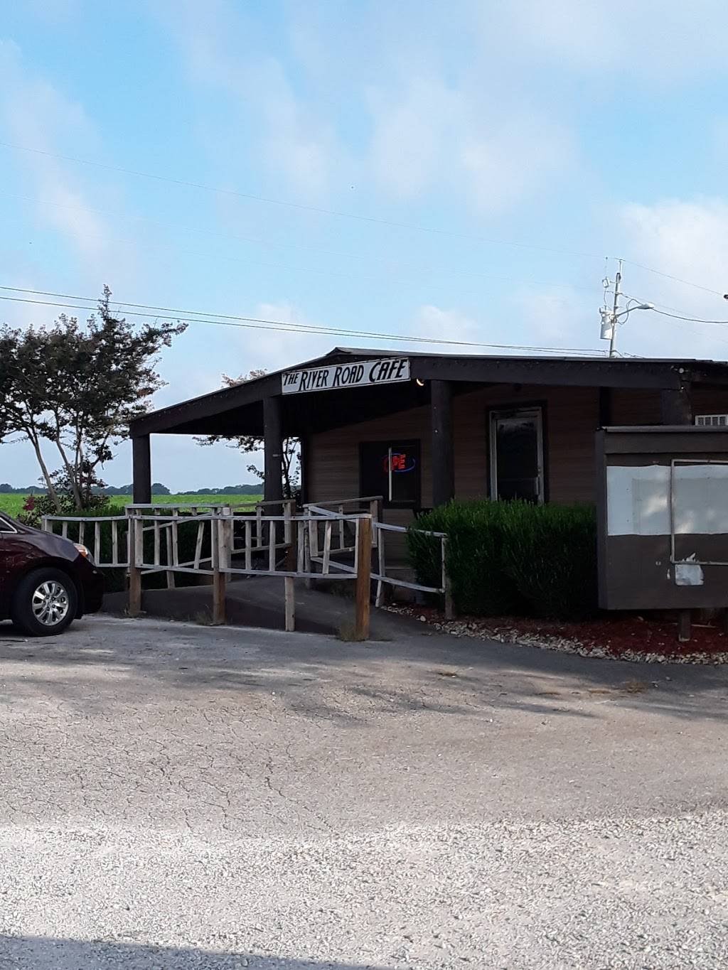 River Road Cafe | restaurant | 3701 River Rd, Muscle Shoals, AL 35661, USA | 2564465917 OR +1 256-446-5917