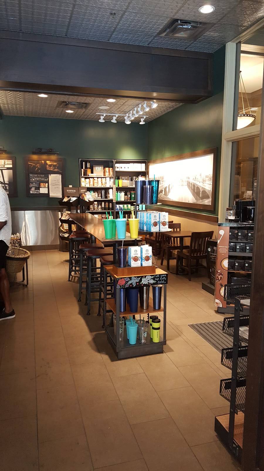 Starbucks | cafe | 909 Locust St, Des Moines, IA 50309, USA | 5152881623 OR +1 515-288-1623