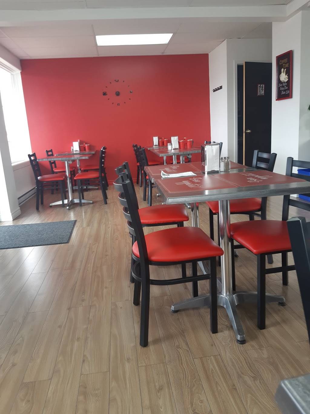 Une Petite Bouchée | restaurant | 839 Boulevard Thibeau, Trois-Rivières, QC G8T 7A8, Canada | 8198525651 OR +1 819-852-5651