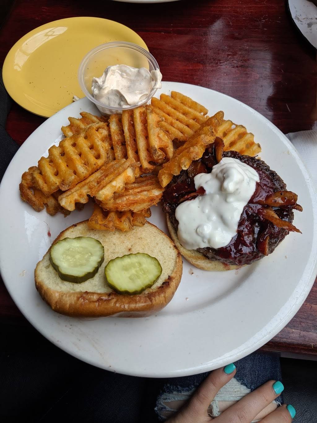Welschs Big Ten Tavern | restaurant | 4703 US-10, Arden Hills, MN 55112, USA | 6516337253 OR +1 651-633-7253
