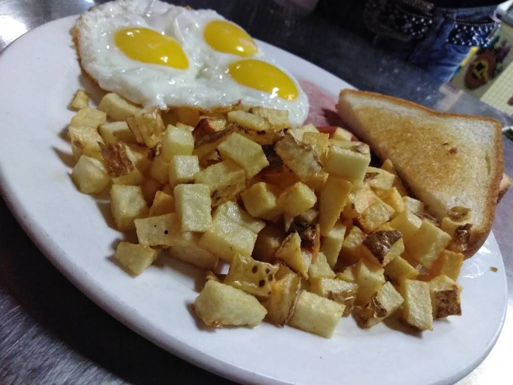 Charlies Old Fashioned Burgers | restaurant | Suite 113, 604 TX-78, Farmersville, TX 75442, USA | 9727827900 OR +1 972-782-7900