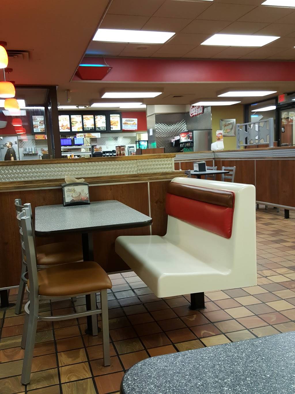 Hardees | restaurant | 451 Ottawa Rd, Paxton, IL 60957, USA | 2173799903 OR +1 217-379-9903